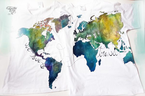Tricouri asortate cu hărți colorate. Set tricouri personalizate.
