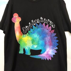 set tricouri o familie de dinozauri