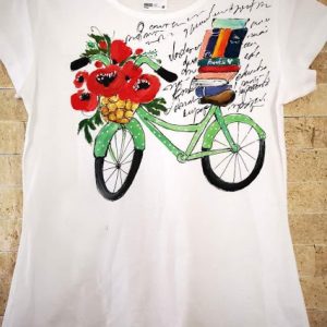 tricou cu bicicleta cu carti si flori